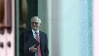 Thủ tướng Australia từ chối các lá đơn từ chức trong nỗ lực cứu chính phủ